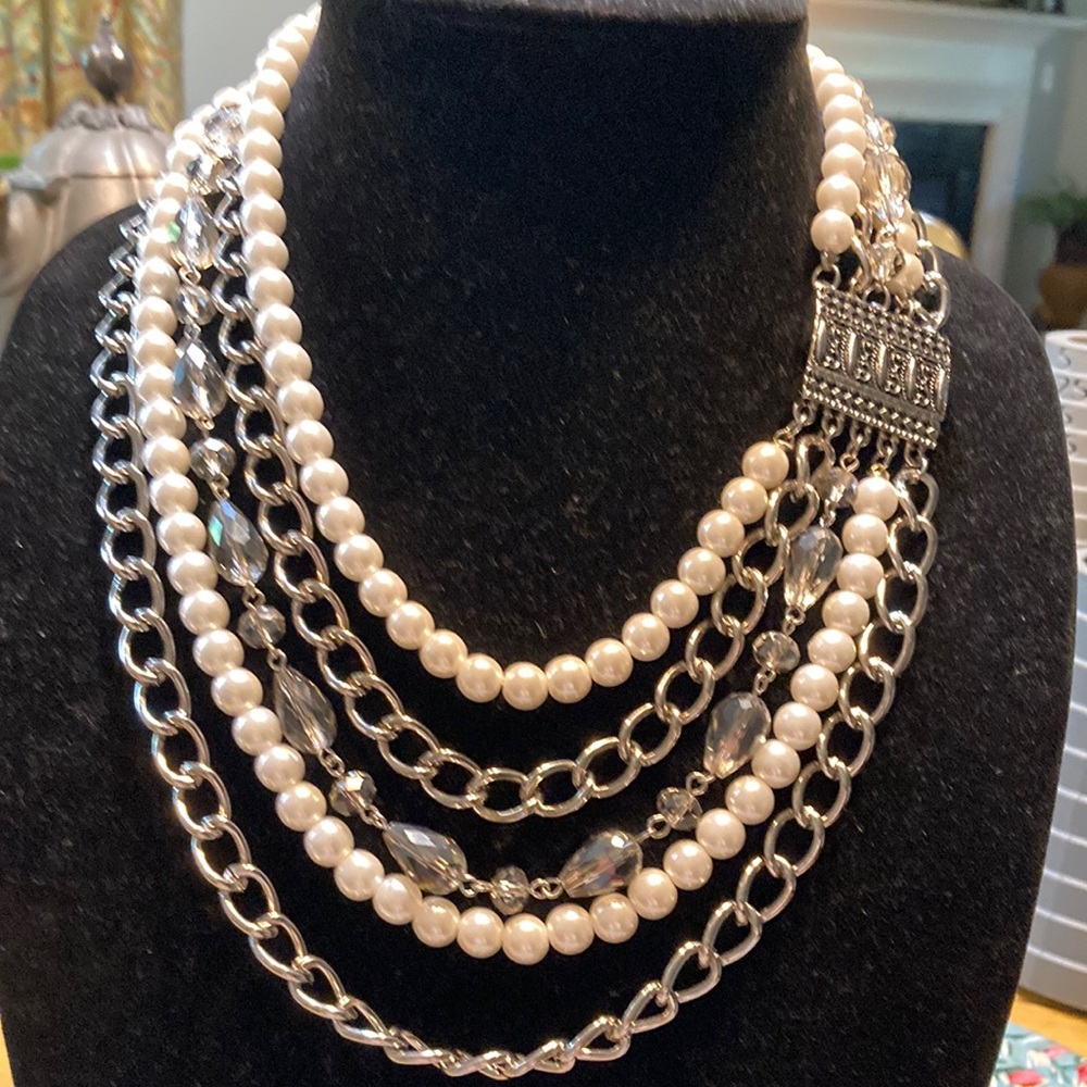 Multi-Strand Pearl & Silver Chain Statement Necklace - Classic White